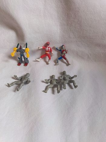Lot petite figurines power rangers de 4cm