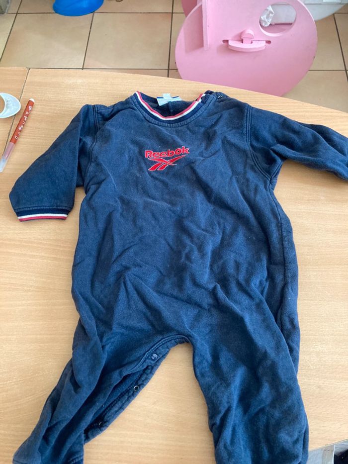 Combinaison reebok taille 12mois