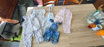 Lot salopettes et combinaisons 24 mois