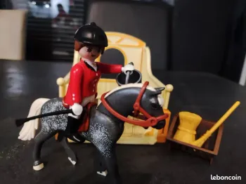 Playmobil 5110 - Cheval TRAKEHNER et cavalière
