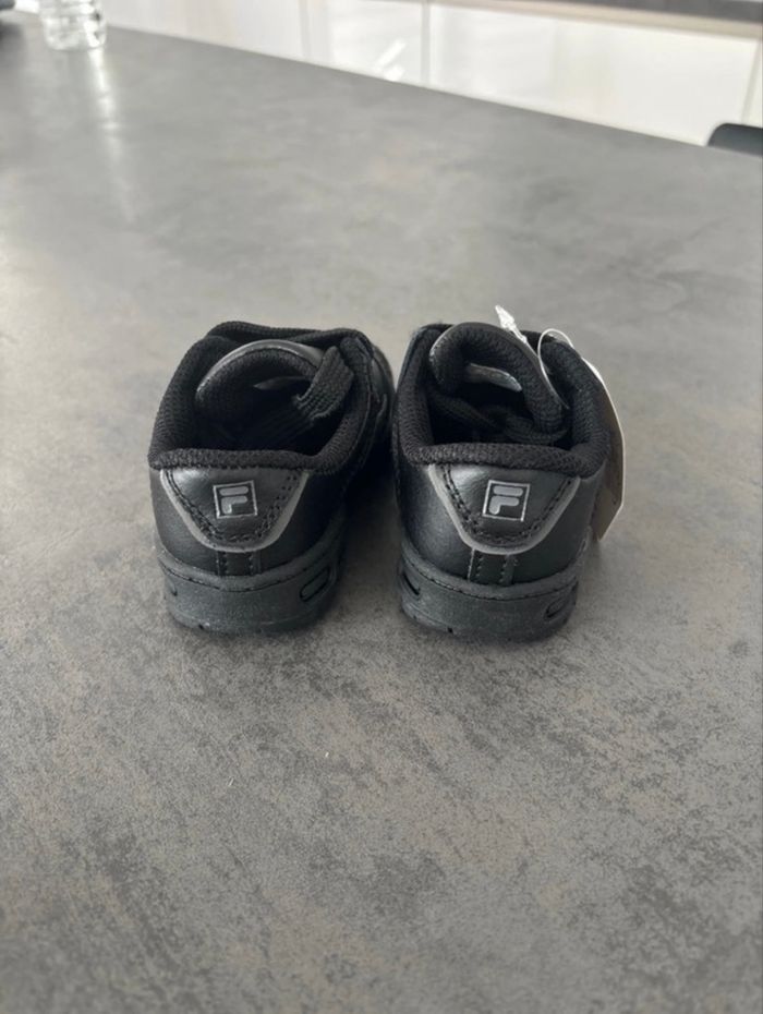 Baskets Fila noire - photo numéro 3