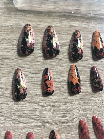Faux-ongles / Press on nails x24 NEUFS motifs d’Automne forme amande