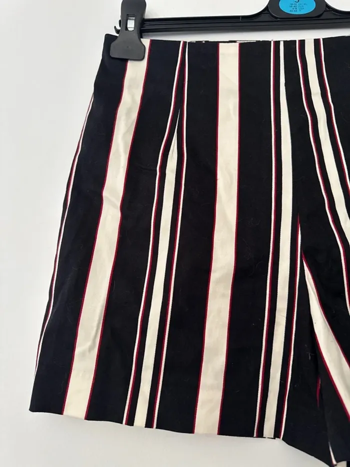Short rayé Reserved noir blanc et rouge - photo numéro 4