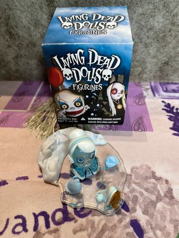 Pas d envoie avec homerr living dead dolls figurine Frozen charlotte translucide
