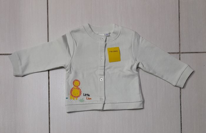 Gilet 6 mois 
Neuf avec étiquette