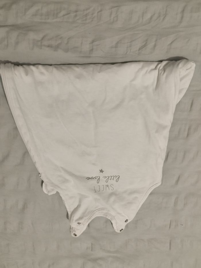 Lot 2 gigoteuses blanches Kiabi 0-6mois - photo numéro 7