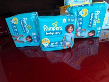 3 pasuets pampers taille 8