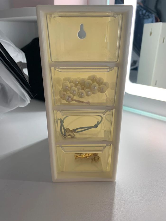 Lot de bijoux avec rangement