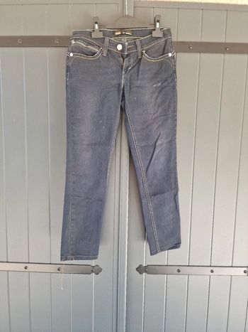Jeans levis skinny foncé taille 27