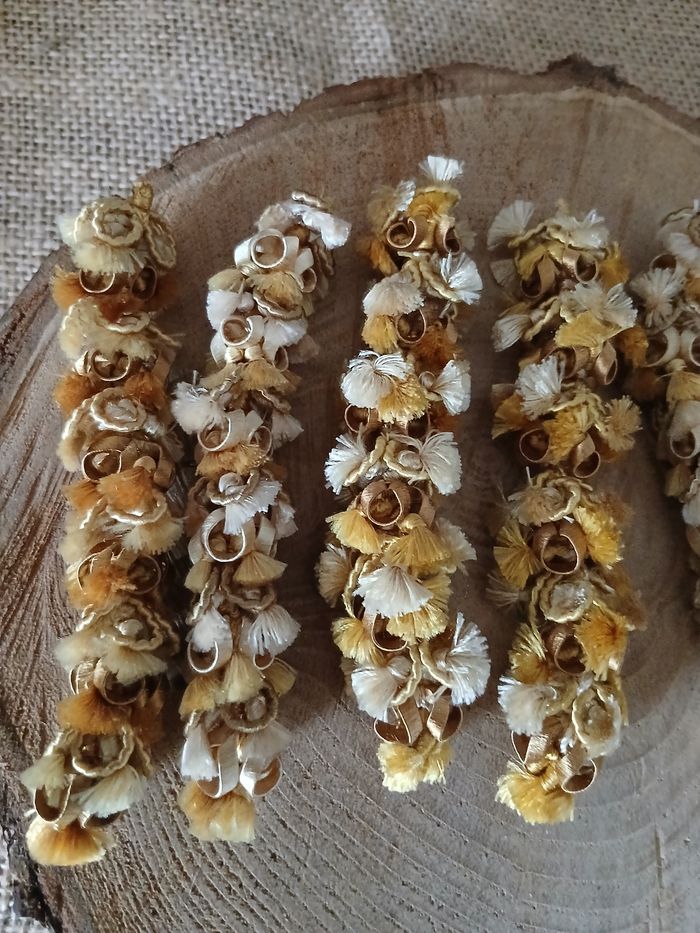 Lot de 21 pompons long guipure a coudre ou autre - photo numéro 2