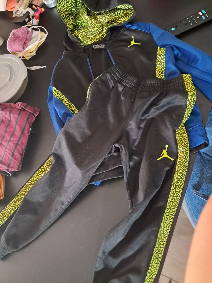 Ensemble de sport jordan taille 4 ans garçon - photo numéro 3