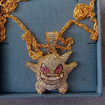 Chaîne et pendentif pokemon