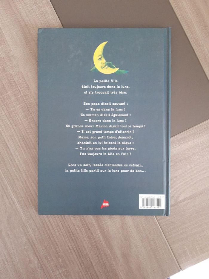 La petite fille dans la lune - photo numéro 2