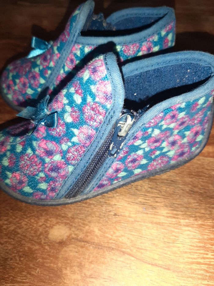 Chaussons fille taille 19 - photo numéro 3