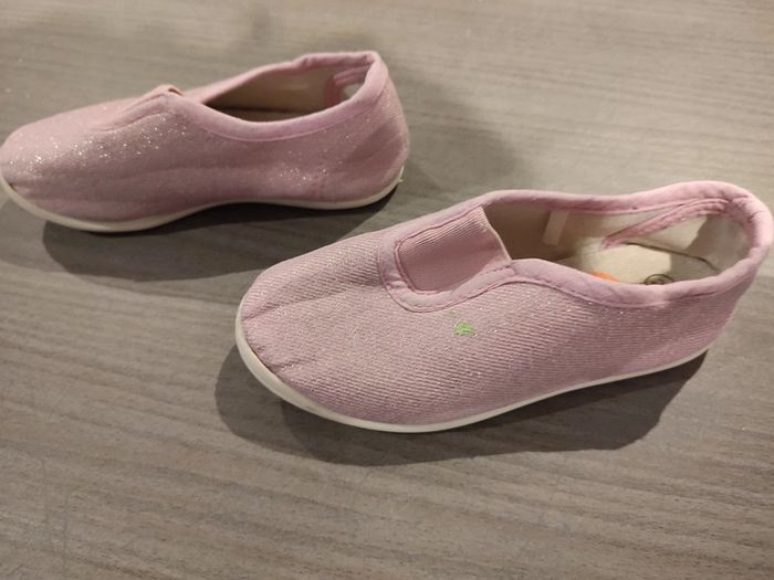 Ballerines/chaussons fille taille 25 - photo numéro 2