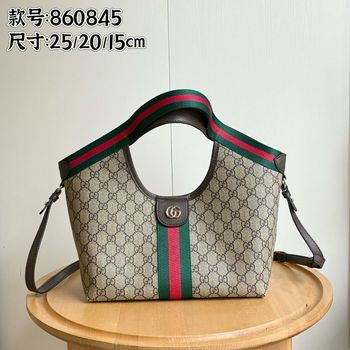 Gucci  860845