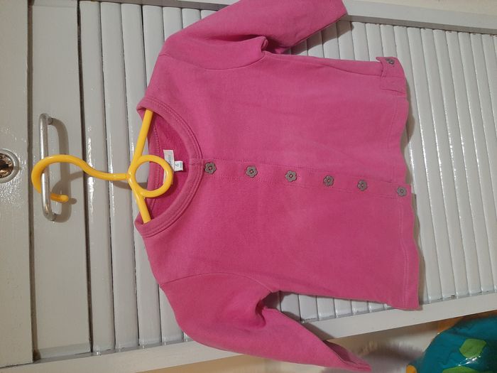 2 boléros et 2 gilets filles Taille 6 mois - photo numéro 4