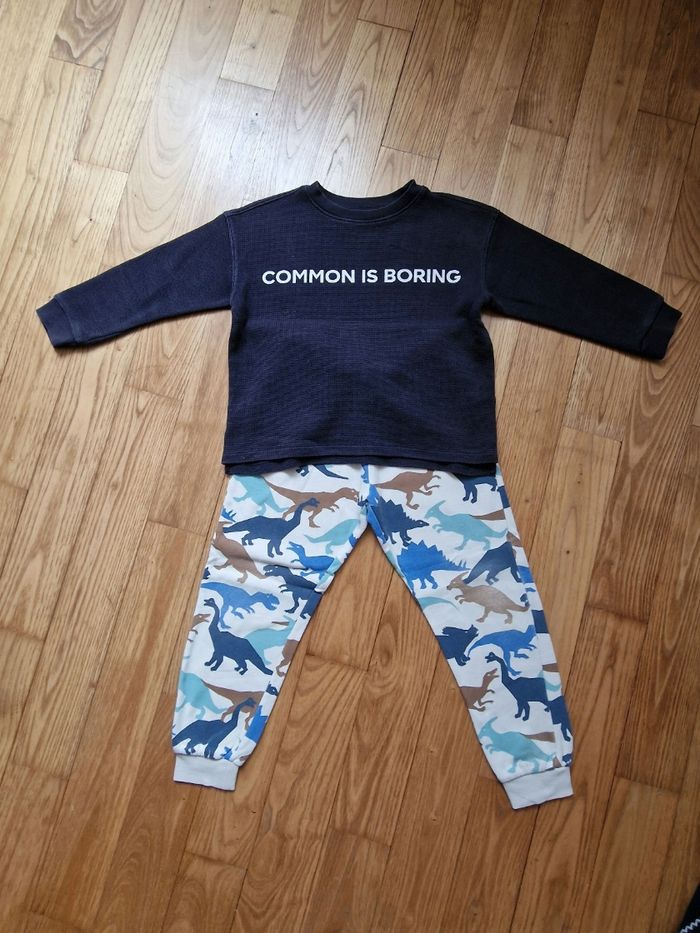 🦖 Ensemble garçon 6 ans – jogging dinosaures H&M & pull bleu marine 👦 - photo numéro 2