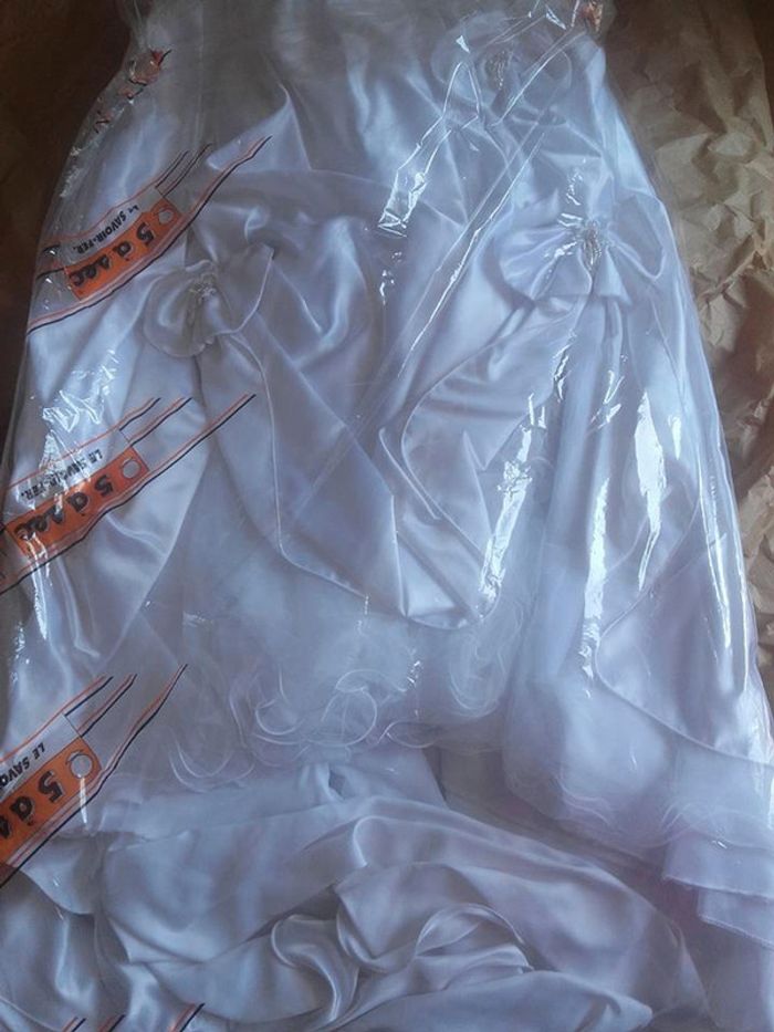 robe de mariee (34 cm la taille) - photo numéro 2