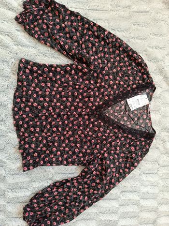 Petit haut fleuri camaïeu neuf s