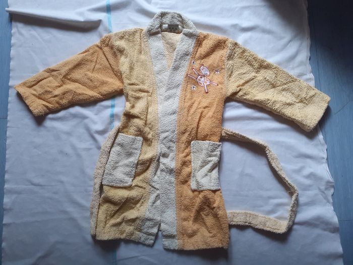 Peignoir jaune, blanc et orange motif girafe