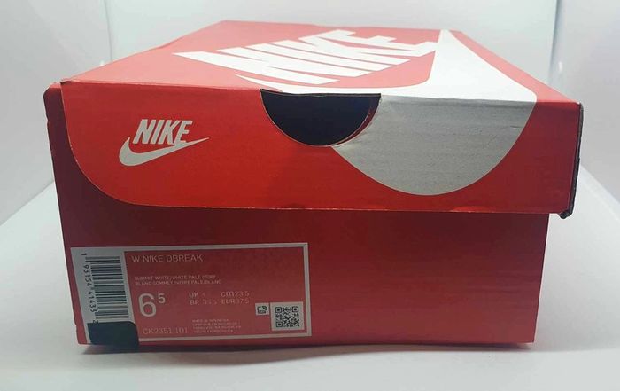 Baskets Nike neuves jamais portées dans leur boîte d'origine taille 37.5 - photo numéro 8