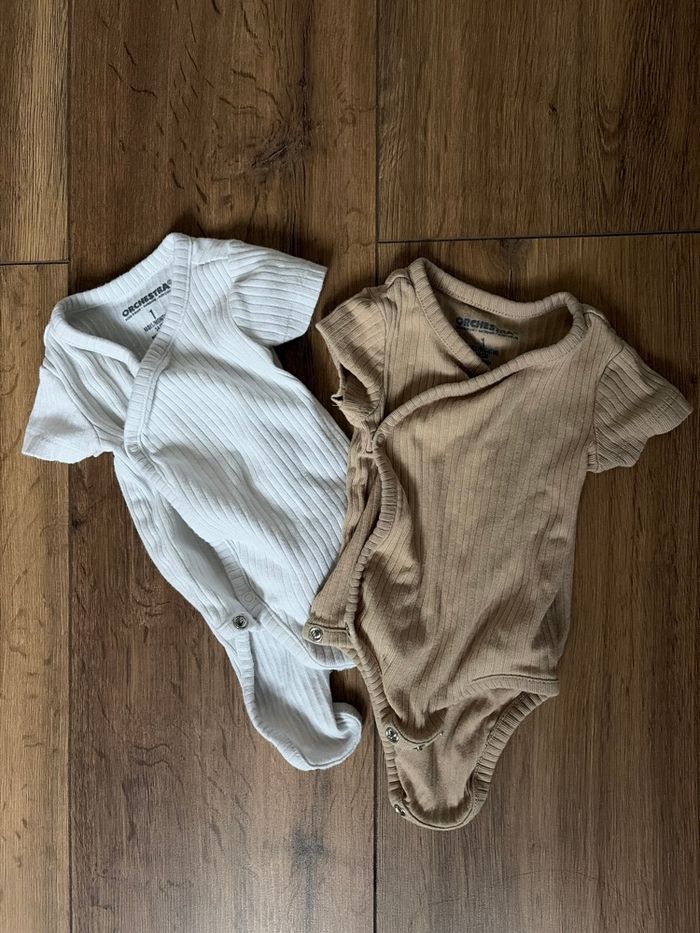 Lot 2 bodys manches courtes