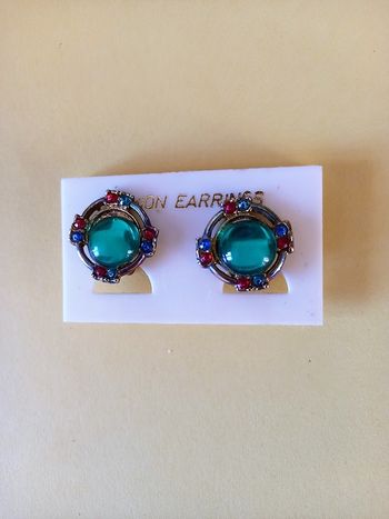 Boucles d'oreille fantaisie pierre synthétique verte