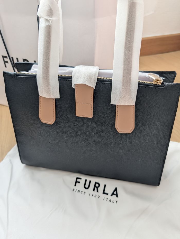 Sac a main Furla Metro M Tote - totalement neuf - photo numéro 3