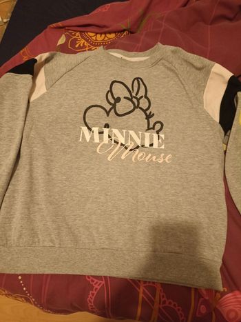 Très beau Sweat Disney Minnie Mouse taille 46
