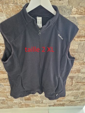 1 gilet sans manche noir taille 2XL marque quechua