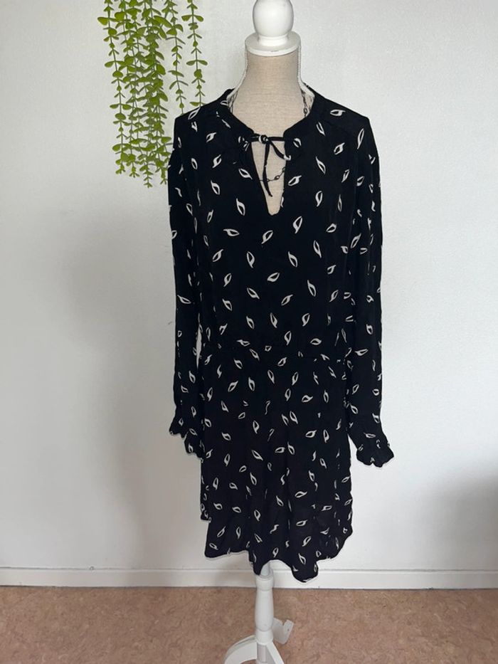 Très belle robe à longue manche femme