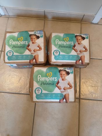 93 couches Pampers Harmonie Pants taille 5 (3 paquets de 31 couches) ⭐