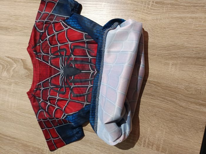 T-shirt Spiderman taille 100cm - photo numéro 5