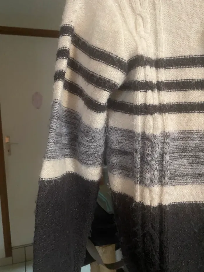 Pull garçon GEMO – Taille 10 ans – Douillet & très bon état 🤍🖤 - photo numéro 5