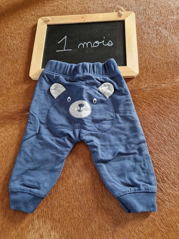 Pantalon 1 mois - photo numéro 2
