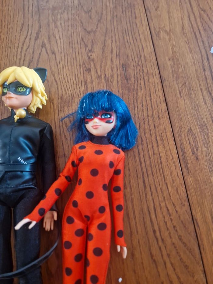 Lot de 2 poupées lady bug et chat noir miraculous - photo numéro 2