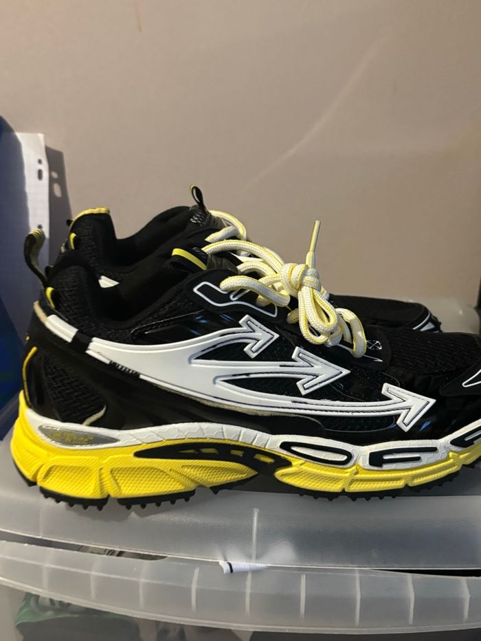 Off White jaune et noire - photo numéro 3