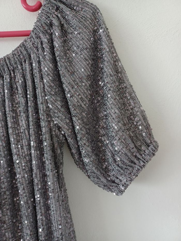 Robe à sequins avec doublure en très bon état couleur argenté taille 36/38 Bodyflirt. - photo numéro 4