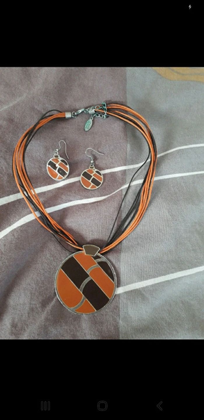 Parure collier et boucles d'oreilles fantaisies