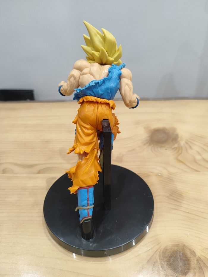 Figurine son goku super Saiyan - photo numéro 3