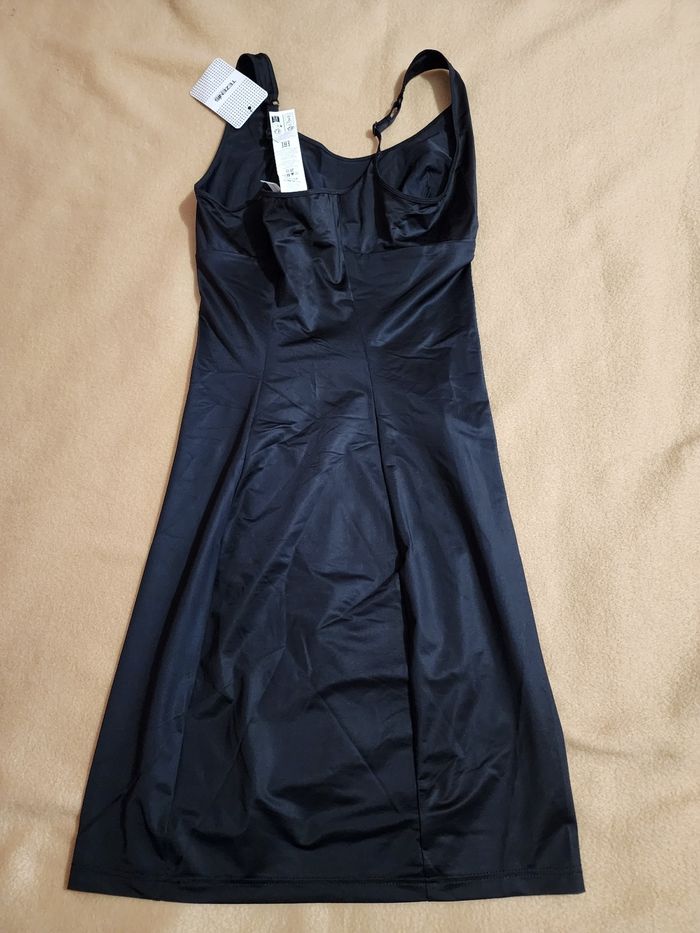 Dessous de robe - photo numéro 3