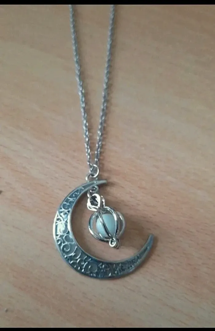 Collier pendentif lune - photo numéro 2