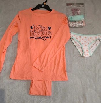 Lot pyjama et culottes 12 ans