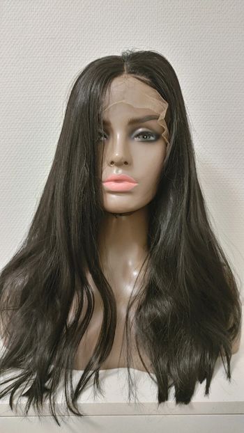 Perruque synthétique lace wig longue cheveux noir