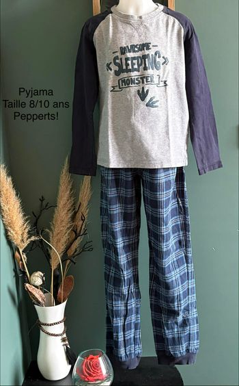Pyjama taille 8/10 ans 