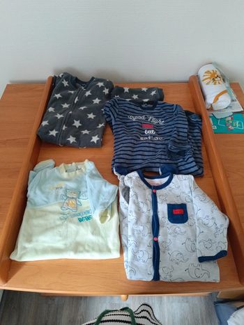 Grenouillere garçon taille 12 mois