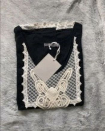 Top sans manches avec plastron dentelle