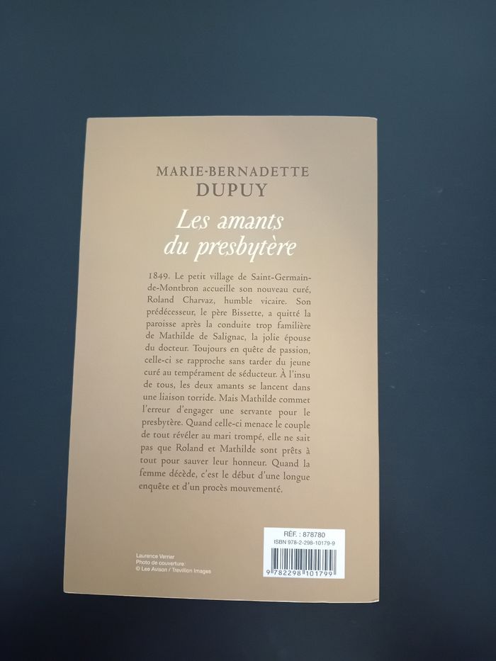Livre "Les amants du presbytère" - photo numéro 2