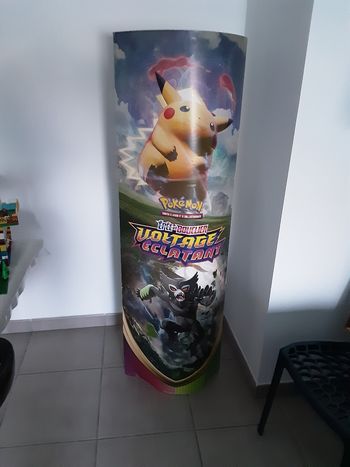 Panneau pliable  en carton publicitaire marque pokemon recto verso de 1m 50 de hauteur sur 60 cm de largueur